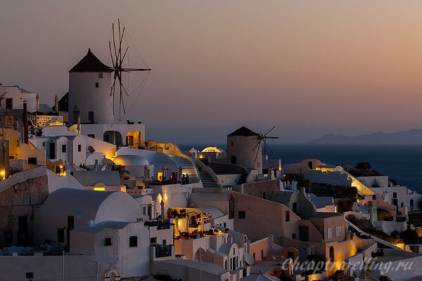 Вечерний город в Греции