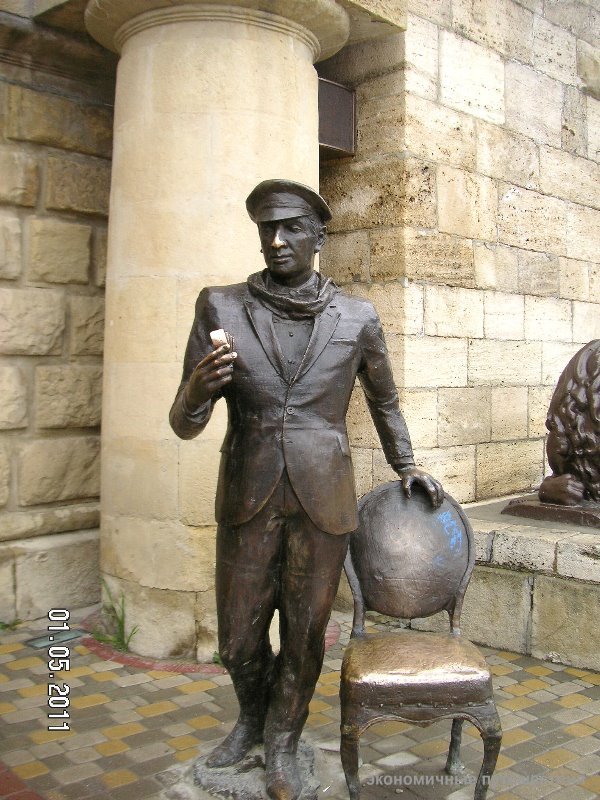 Скульптура Бендера в Пятигорске