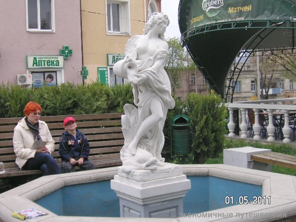 Скульптура в парке Цветник