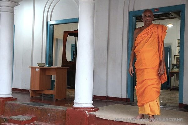 Монах в храме