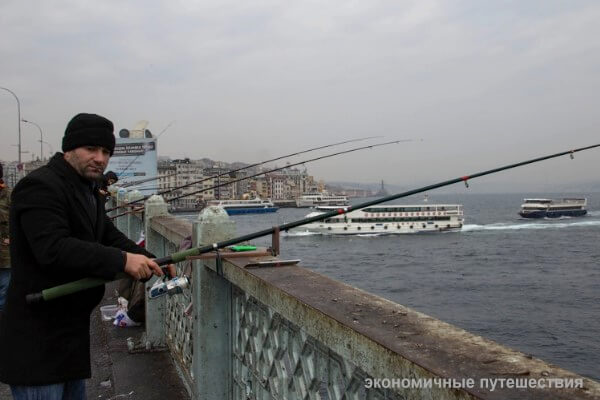 Рыбак на мосту