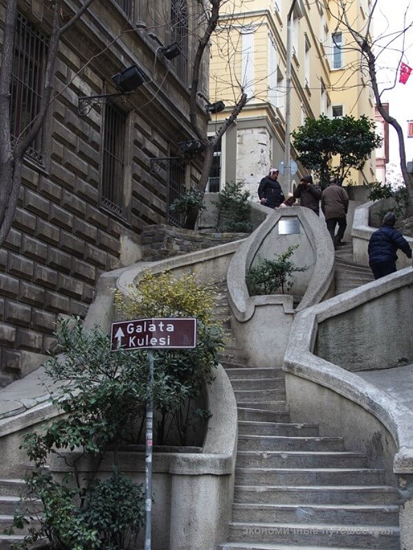 Крутая лестница в Стамбуле