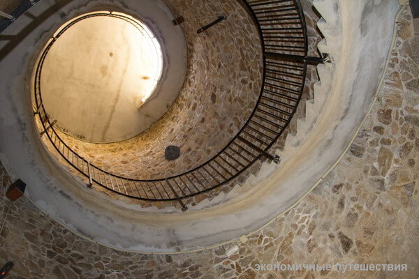 Винтовая лестница в сторожевую башню