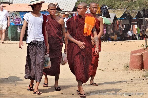 Монахи в Бирме