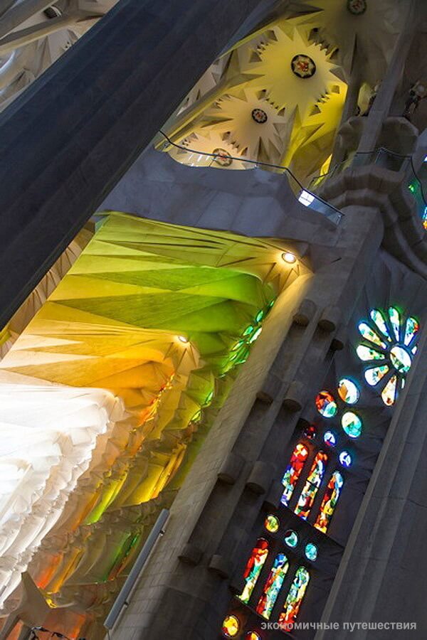 Невероятные цветовые комбинации собора