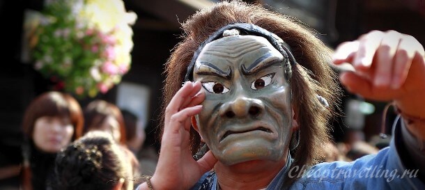 Японец в маске