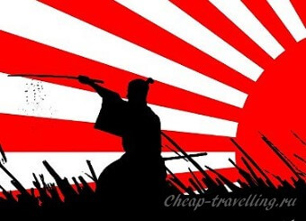 Самурай на фоне флага Японии